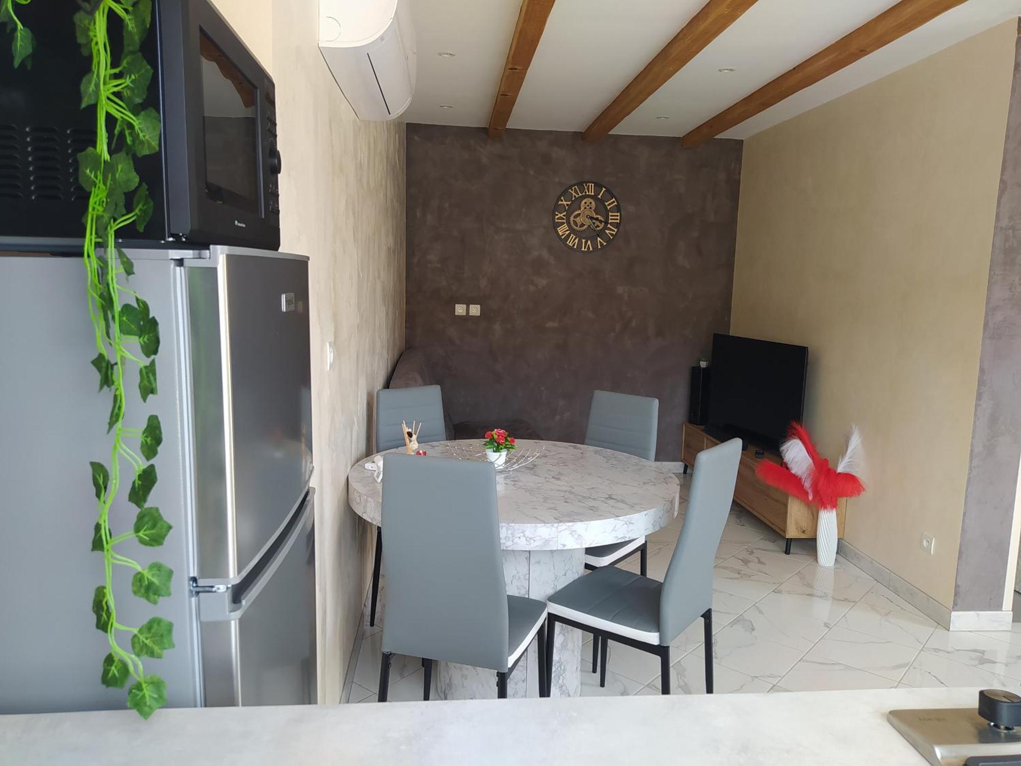 Studio Cosy Avec Terrasse Et Jacuzzi A Disposition De Mai A Aout Rians  Exterior foto