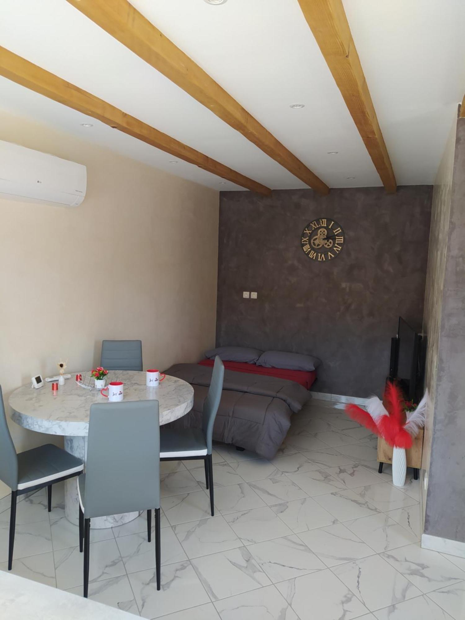 Studio Cosy Avec Terrasse Et Jacuzzi A Disposition De Mai A Aout Rians  Exterior foto