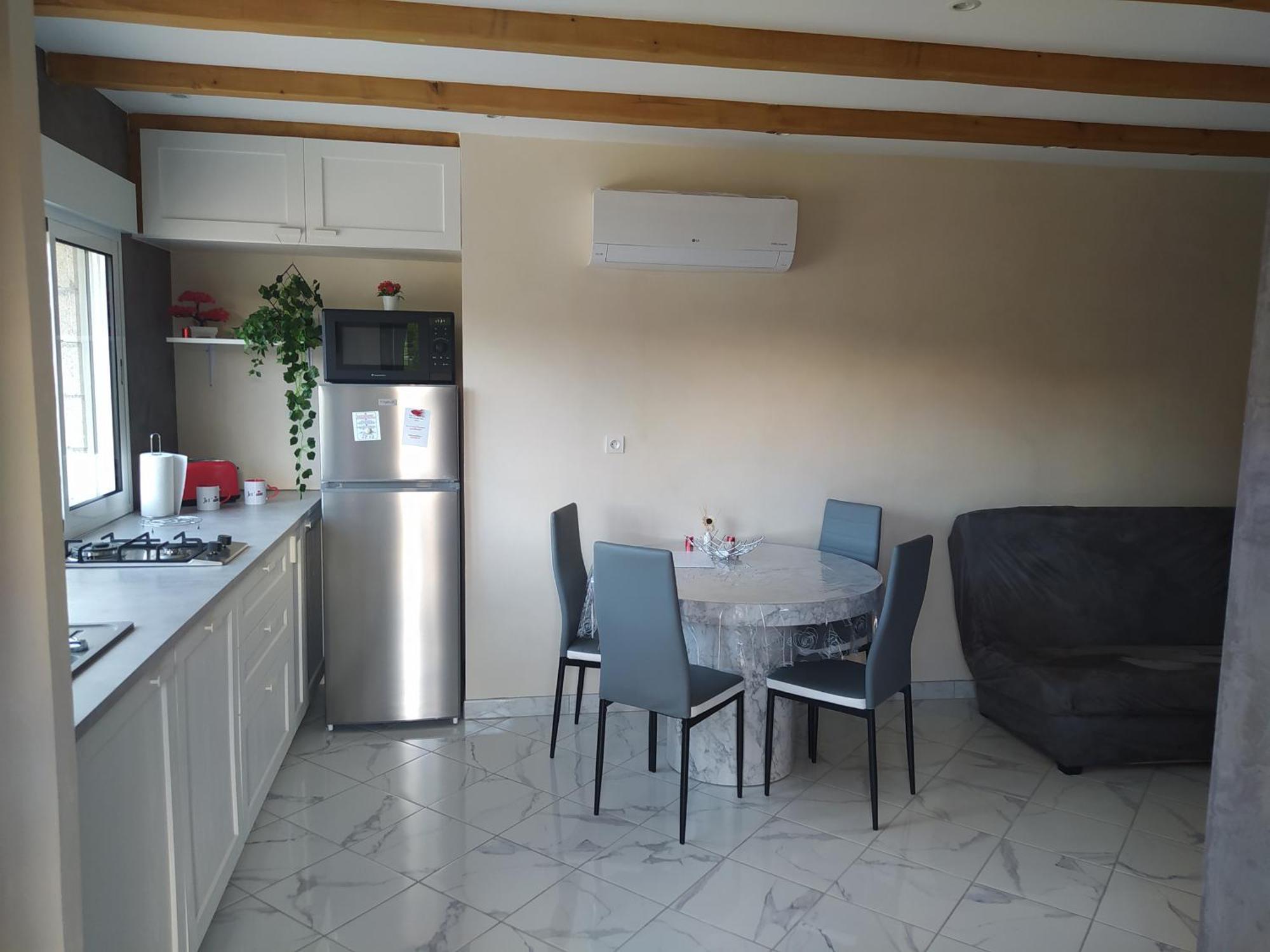 Studio Cosy Avec Terrasse Et Jacuzzi A Disposition De Mai A Aout Rians  Exterior foto