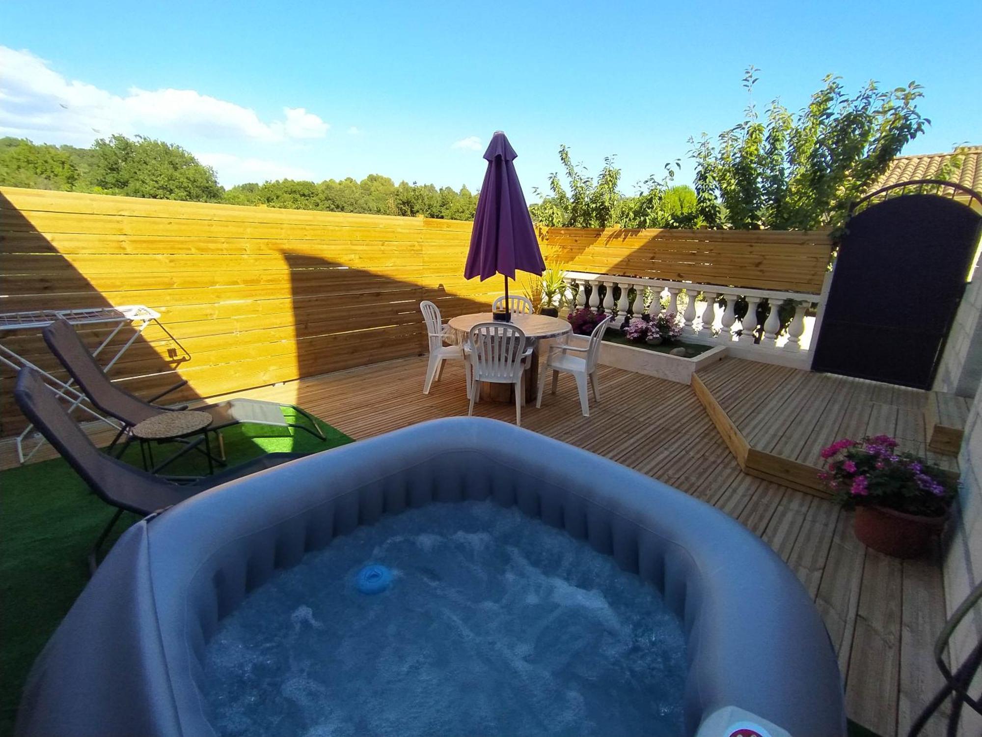 Studio Cosy Avec Terrasse Et Jacuzzi A Disposition De Mai A Aout Rians  Exterior foto